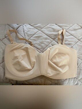 Seamless Nude Strapless Convertible Bra